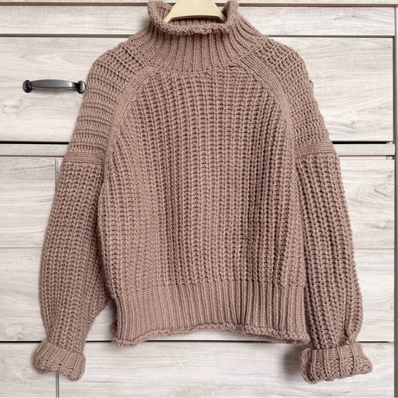 H&M Chunky Knit Cropped Mock Neck Sweater Tan Size Medium - Picture 1 of 10